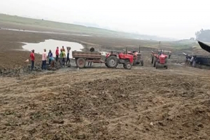 আজমিরীগঞ্জে চলছে নদী থেকে মাটি কাটার মহোৎসব
