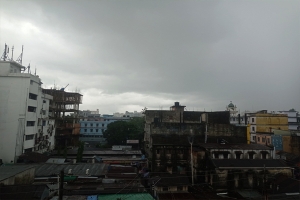 সিলেটসহ ১২ অঞ্চল ৬০ কিমি বেগে ঝড়ের পূর্বাভাস