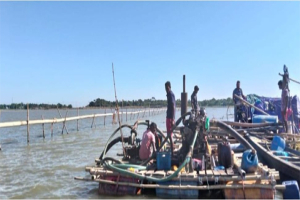 দিরাইয়ে অবৈধভাবে বালু উত্তোলন, ফেলা হচ্ছে মহাসড়কে