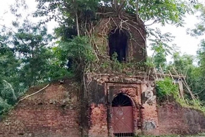 বিলীনের পথে সাধুহাটির ‘জমিদার বাড়ি’