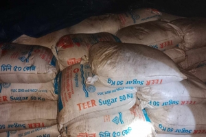 শাল্লায় ১০০ বস্তা চোরাই চিনি সহ আটক ২