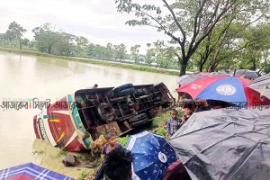 জকিগঞ্জে যাত্রীবাহী বাস খাদে, আহত ৭