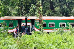 লাউয়াছড়ায় হুক ছিঁড়ে ৪ ঘণ্টা আটকা পাহাড়িকা এক্সপ্রেস, পরে ট্রেন চলাচল স্বাভাবিক