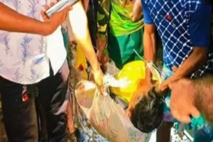 কমলগঞ্জে চলন্ত ট্রেনের ছাদ থেকে যুবককে ফেলে দেওয়ার অভিযোগ কমলগঞ্জে চলন্ত ট্রেনের ছাদ থেকে যুবককে ফেলে দেওয়ার অভিযোগ