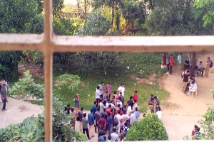 সিকৃবিতে ছাত্রদলের দুই পক্ষের হাতাহাতি, সাংবাদিকের ফোন থেকে ছবি-ভিডিও মুছে ফেলার অভিযোগ