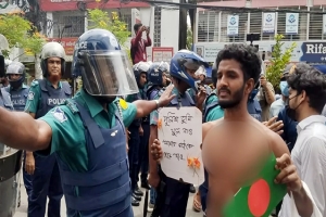 সুবিধবাজারে পুলিশের ধাওয়ায় ৩০ শিক্ষার্থী আহত
