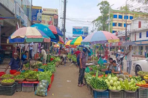 সবজির বাজারে আগুন, সিলেটে মধ্যবিত্তের ভরসা এখন আলু-পেঁপে