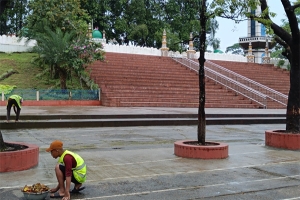 শাহী ঈদগাহে চলছে শেষ মুহুর্তের প্রস্তুতি