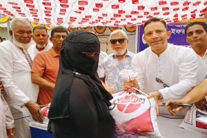 মাধবপুরে সায়হাম গ্রুপের ইফতার সামগ্রী বিতরণ