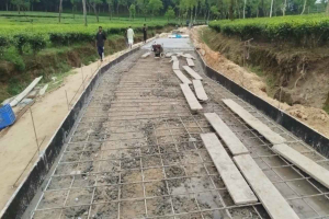শ্রীমঙ্গলে ৪ কোটি টাকার সড়ক প্রকল্পে অনিয়মের অভিযোগ