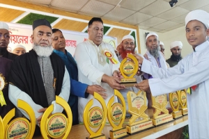 ধর্মপাশায় তাকরীমুল হুফফাজ ফাউন্ডেশনের উদ্যোগে ১৯জন নবীন হাফেজকে সংবর্ধনা 