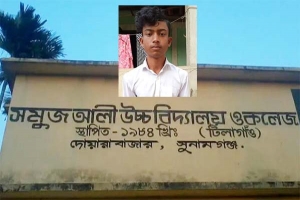 বাবার লাশ বাড়িতে রেখে পরীক্ষার হলে অনিক