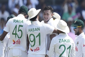 অশ্বিনকেও ফেরালেন তাসকিন