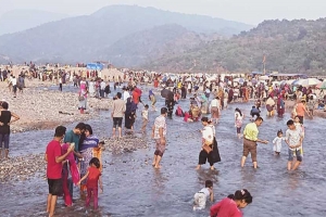 পর্যটকদের পদচারণায় মুখর সিলেট