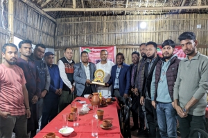 সাংবাদিকদের সম্মানে 'নিরাপদ খাদ্য'র কর্ণধার এনাম চৌধুরীর চা-চক্র