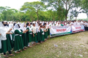 গোলাপগঞ্জের বাদেপাশায় প্রধান শিক্ষকের পদত্যাগের দাবিতে শিক্ষার্থীদের মানববন্ধন 