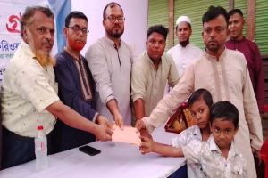 মাধবপুরে এতিম দুই শিশুর পরিবারের পাশে স্বচ্ছতা গ্রুপ, দিল ২৫ হাজার টাকা মাধবপুরে এতিম দুই শিশুর পরিবারের পাশে স্বচ্ছতা গ্রুপ, দিল ২৫ হাজার টাকা