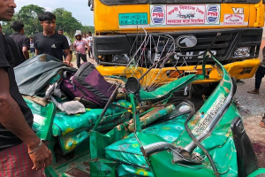 ওসমানীনগরে সিএনজি-তেলবাহী ট্রাক সংঘর্ষে নিহত ৪ ওসমানীনগরে সিএনজি-তেলবাহী ট্রাক সংঘর্ষে নিহত ৪