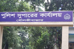 পৃথক অভিযানে ভারতীয় পণ্যসহ ৮ চোরাকারবারি গ্রেফতার পৃথক অভিযানে ভারতীয় পণ্যসহ ৮ চোরাকারবারি গ্রেফতার