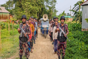 পুশইন ঠেকাতে সুনামগঞ্জ সীমান্তে বিজিবির মাইকিং পুশইন ঠেকাতে সুনামগঞ্জ সীমান্তে বিজিবির মাইকিং