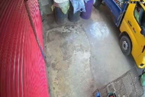মাধবপুরে দোকানের সামনে থেকে ২০০ লিটার তেলভর্তি ড্রাম নিয়ে যাওয়ার অভিযোগ