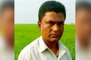 ‘ধামাইল’ আঁকড়ে বেঁচে আছেন রামকৃষ্ণ সরকার