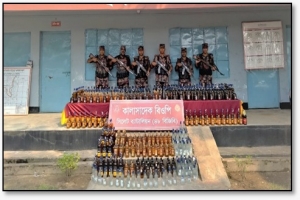 বিজিবি'র অভিযানে অর্ধ কোটি টাকার ভারতীয় মালামাল আটক