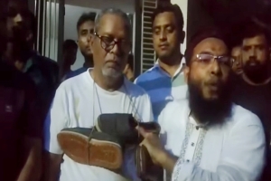 সাবেক সিইসি নুরুল হুদাকে ধরে পুলিশে দিল বিক্ষুব্ধ জনতা
