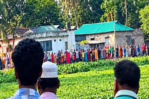 হবিগঞ্জে টমটমে বসা নিয়ে বিরোধ, দুই পক্ষের সংঘর্ষে আহত অর্ধশতাধিক হবিগঞ্জে টমটমে বসা নিয়ে বিরোধ, দুই পক্ষের সংঘর্ষে আহত অর্ধশতাধিক