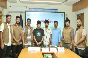 ব্যাংক-বিকাশে প্রতারণা: ২১ লাখ টাকা হাতানোর অভিযোগে গ্রেফতার ৩