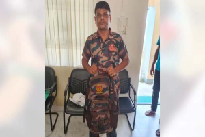 বিজিবি সদস্য পরিচয়ে হোটেলে অবস্থান, বের হওয়ার সময় ধরা পড়লেন যুবক বিজিবি সদস্য পরিচয়ে হোটেলে অবস্থান, বের হওয়ার সময় ধরা পড়লেন যুবক