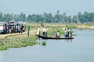 লাখাইয়ে সুতাং নদীতে নেই সেতু, দুর্ভোগে ২০–২৫ গ্রামের মানুষ