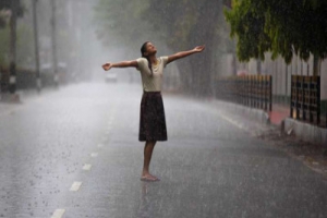 বৃষ্টিতে ভিজতে ভালো লাগে! 