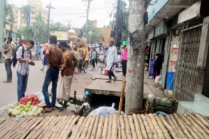 ঠিকাদাররা লাপাত্তা, দুর্ভোগে নগরবাসী