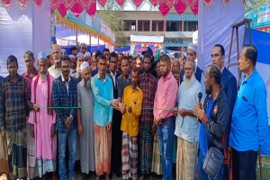 গোয়াইনঘাটে কৃষি প্রযুক্তি মেলার উদ্বোধন করেন আমন্ত্রিত অতিথিবৃন্দ ও কৃষকরা