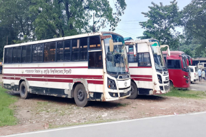 জ্বালানি সংকট দেখিয়ে শাবির বাসের তিন ট্রিপ