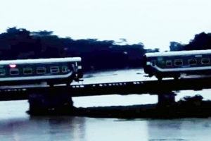 ফেঞ্চুগঞ্জে পাহাড়িকার বগি লাইনচ্যুত