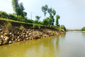 জৈন্তাপুরে অবাধে চলছে বালু উত্তোলন, ঝুঁকিতে লক্ষাধিক মানুষ