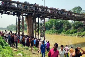 হবিগঞ্জে ব্রিজ থেকে পড়ে বৃদ্ধা, গাছের ডাল পড়ে বৃদ্ধ নিহত