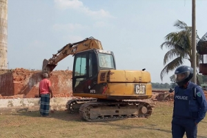 সাবেক কৃষিমন্ত্রীর ভাইয়ের অবৈধ ইটভাটা গুড়িয়ে দিল প্রশাসন