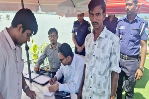 জেলা প্রশাসনের নির্দেশনা অমান্য, হাওরে তিন হাউজবোটকে জরিমানা