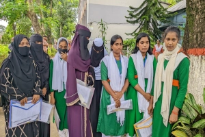 পরীক্ষার দিনে দুঃস্বপ্ন, ইউএনও’র উদ্যোগে স্বস্তির নিশ্বাস