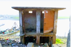 মধ্যনগরে নেই গণশৌচাগার, স্থান পেলেই হবে 