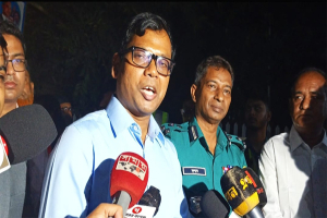 হকাররা আজ ফুটপাথ বা রাজপথে বসেননি : ডিসি