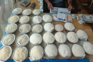 বন্যায় চাহিদা বাড়ায় দাম বেড়েছে চালের