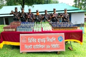 জৈন্তাপুরে ৭৬২ বোতল বিভিন্ন ব্র্যান্ডের ভারতীয় মদ আটক