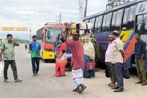 সুনামগঞ্জ-সিলেট মহাসড়কে ধর্মঘট, যাত্রীদের ভোগান্তি