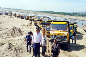 জাফলংয়ে অবৈধ বালু-পাথর উত্তোলন, বিপুল পরিমাণ মালামাল জব্দ