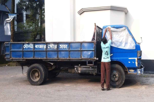 শহর যখন উৎসবে, তারা তখন দায়িত্ব পালনে শহর যখন উৎসবে, তারা তখন দায়িত্ব পালনে