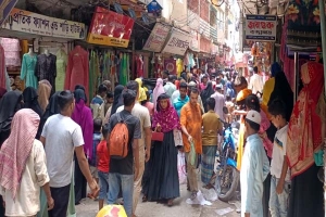 মাধবপুরে জমে উটেছে ঈদের বাজার